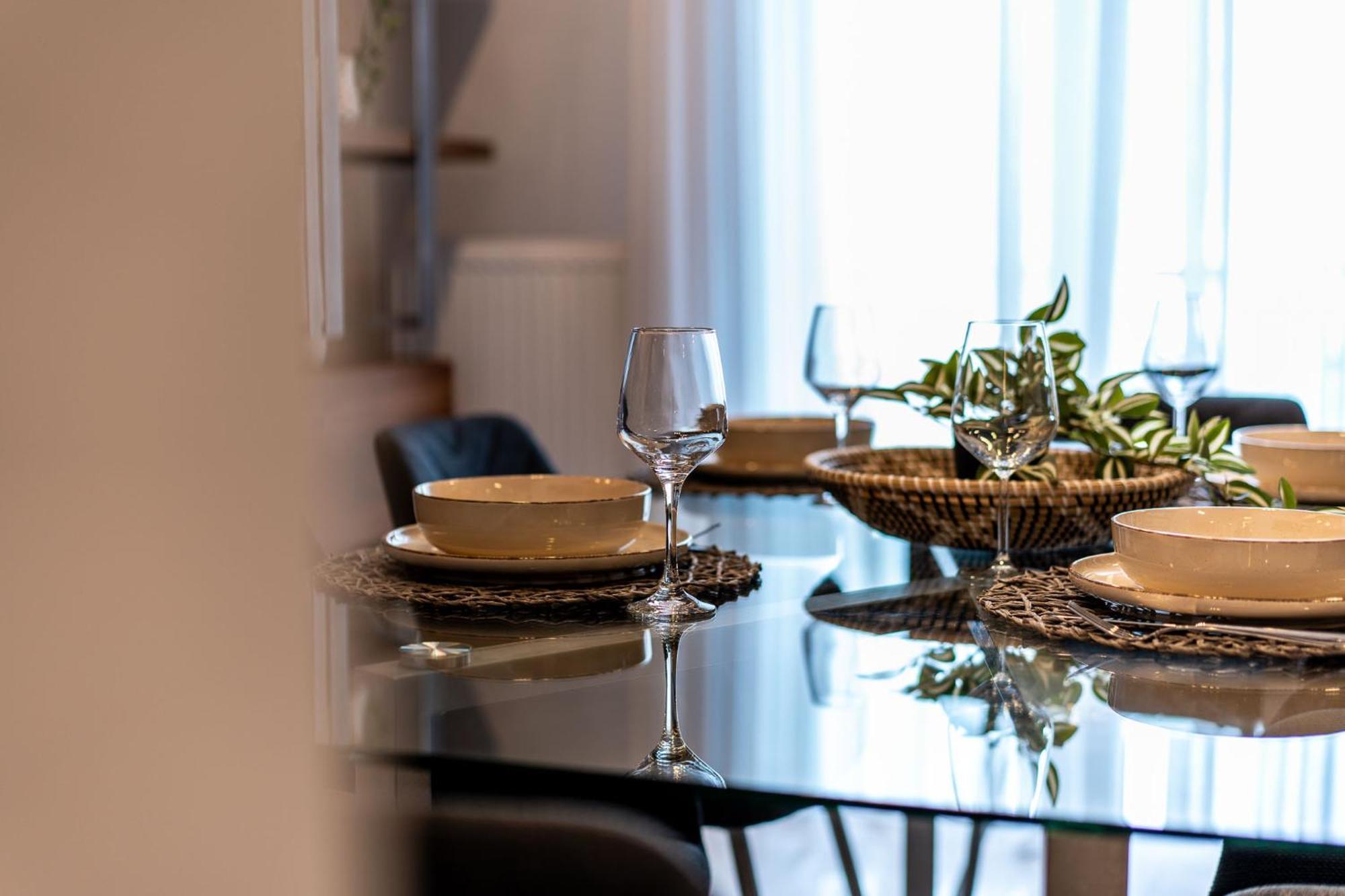 Urban Jungle Apartment เทสซาโลนิกิ ภายนอก รูปภาพ