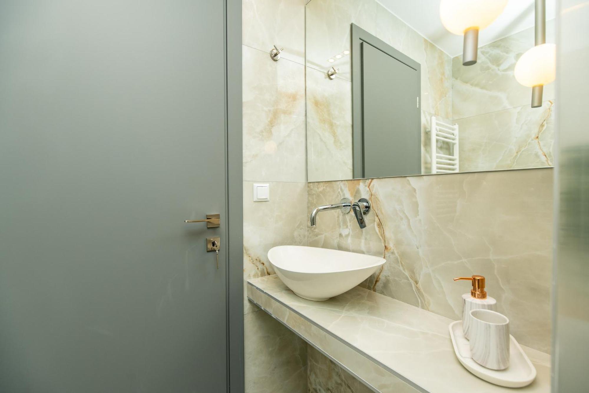 Urban Jungle Apartment เทสซาโลนิกิ ภายนอก รูปภาพ