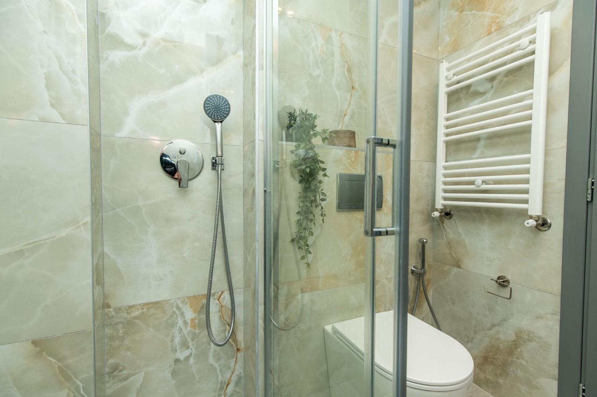 Urban Jungle Apartment เทสซาโลนิกิ ภายนอก รูปภาพ