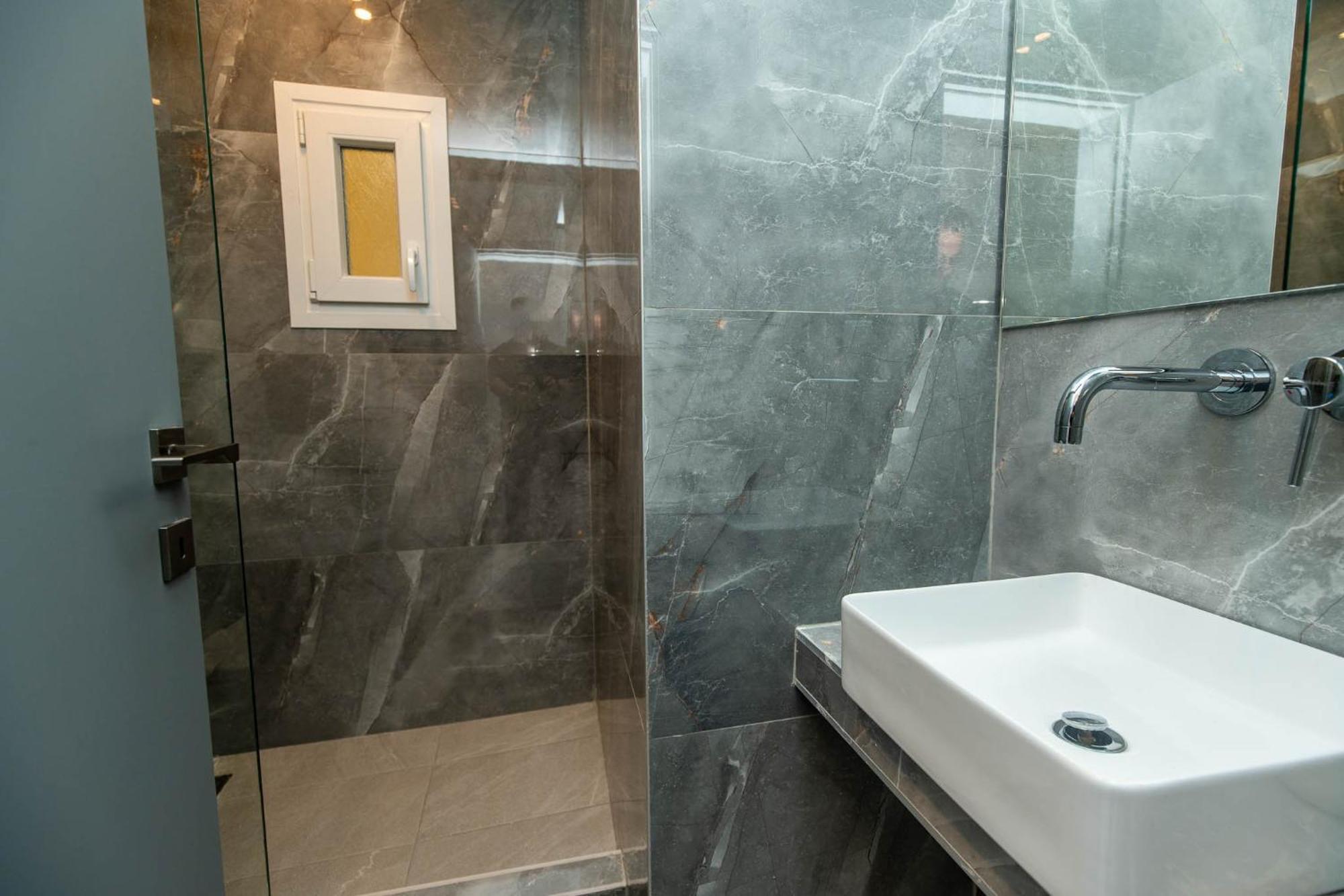 Urban Jungle Apartment เทสซาโลนิกิ ภายนอก รูปภาพ