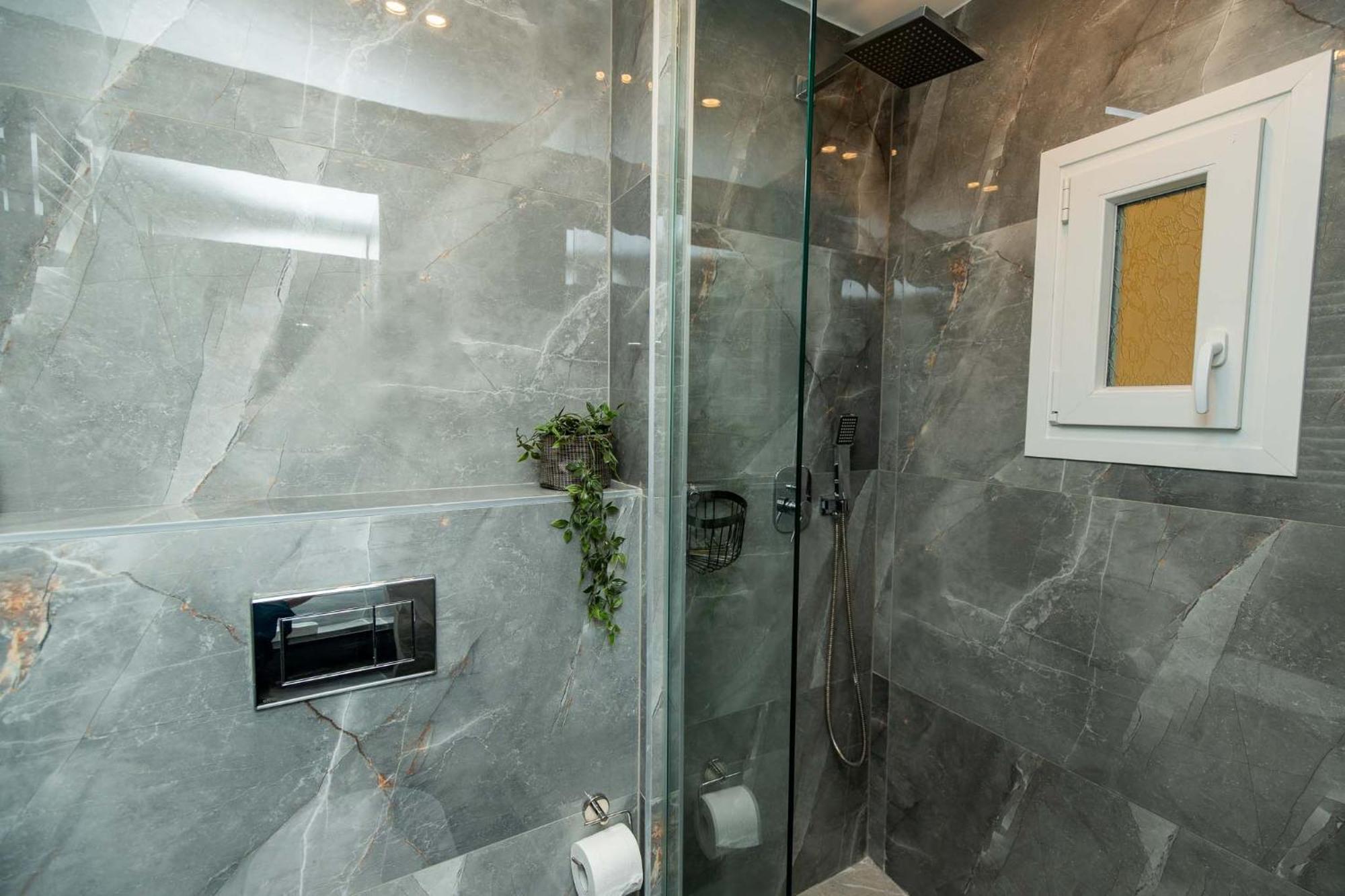 Urban Jungle Apartment เทสซาโลนิกิ ภายนอก รูปภาพ
