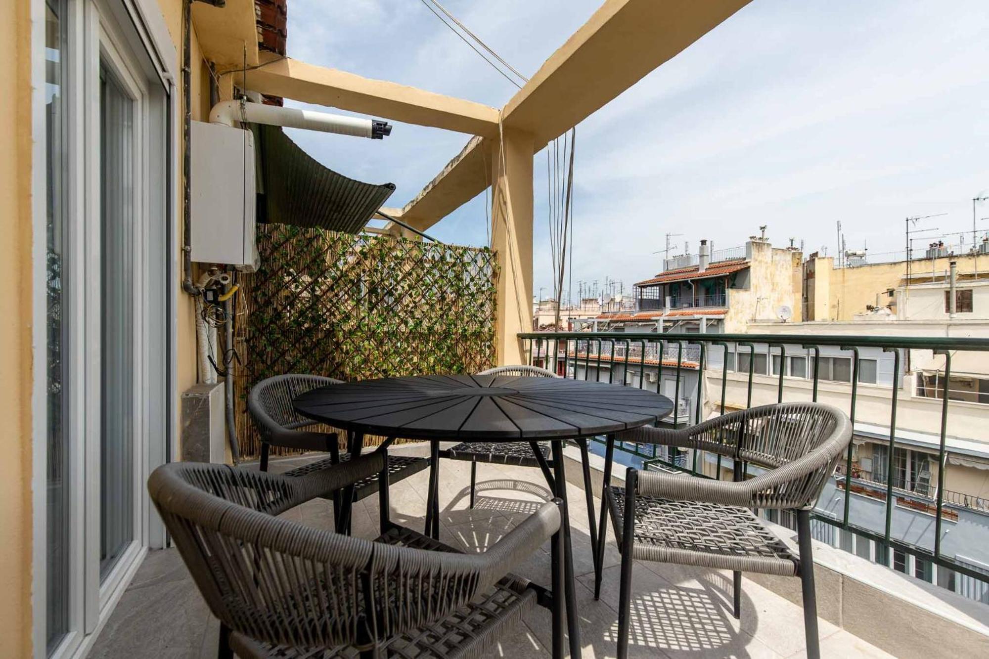 Urban Jungle Apartment เทสซาโลนิกิ ภายนอก รูปภาพ