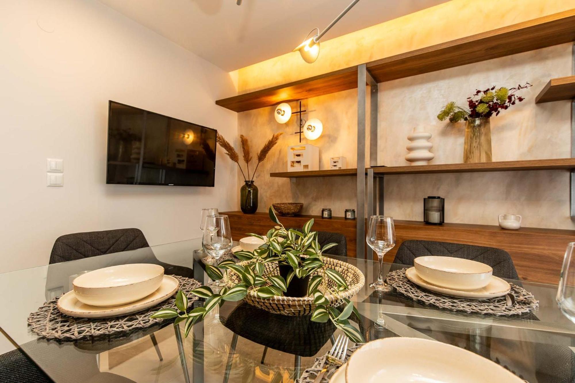 Urban Jungle Apartment เทสซาโลนิกิ ภายนอก รูปภาพ