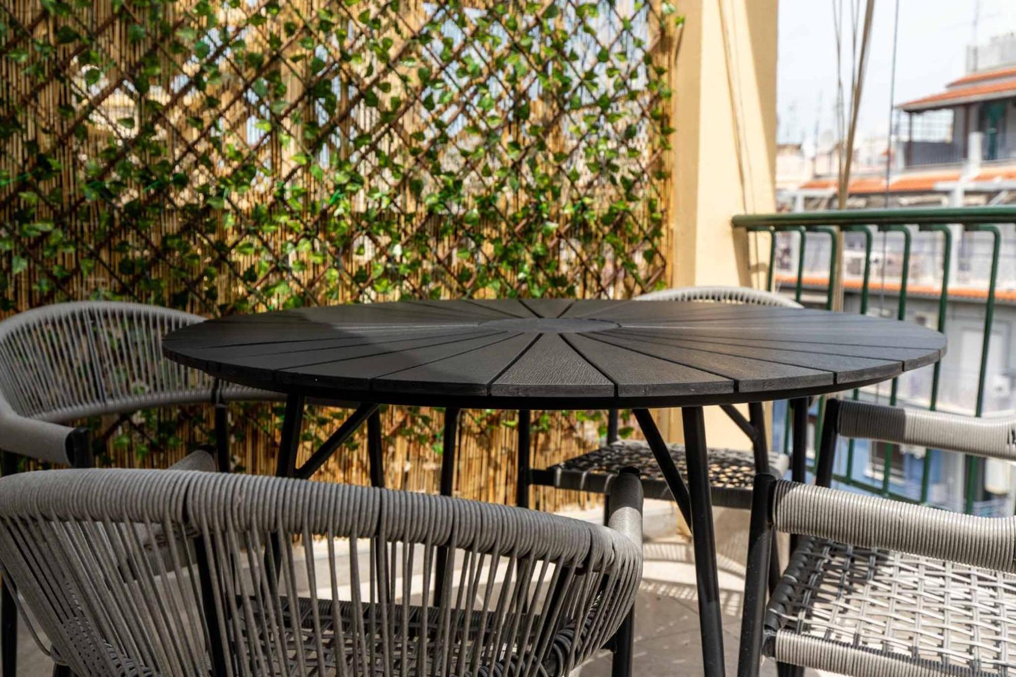 Urban Jungle Apartment เทสซาโลนิกิ ภายนอก รูปภาพ